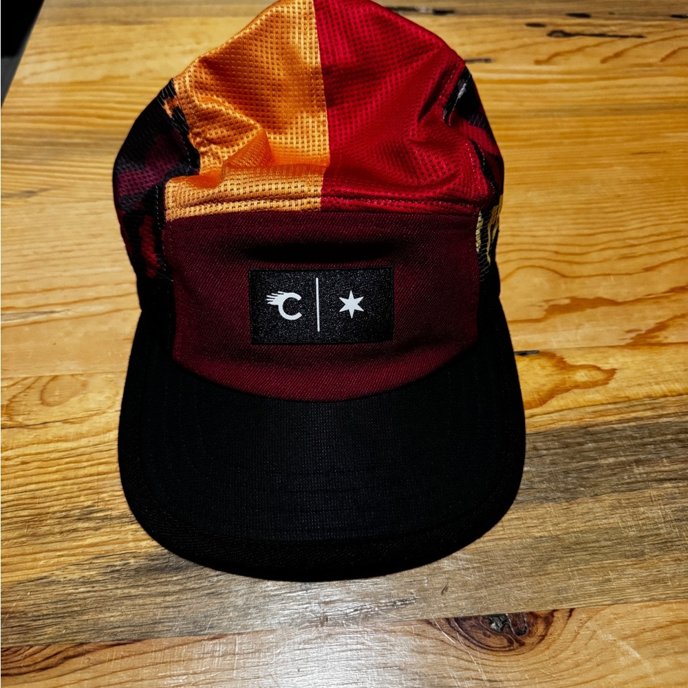 Ciele marathon series hat - Chicago. EUC worn twice!